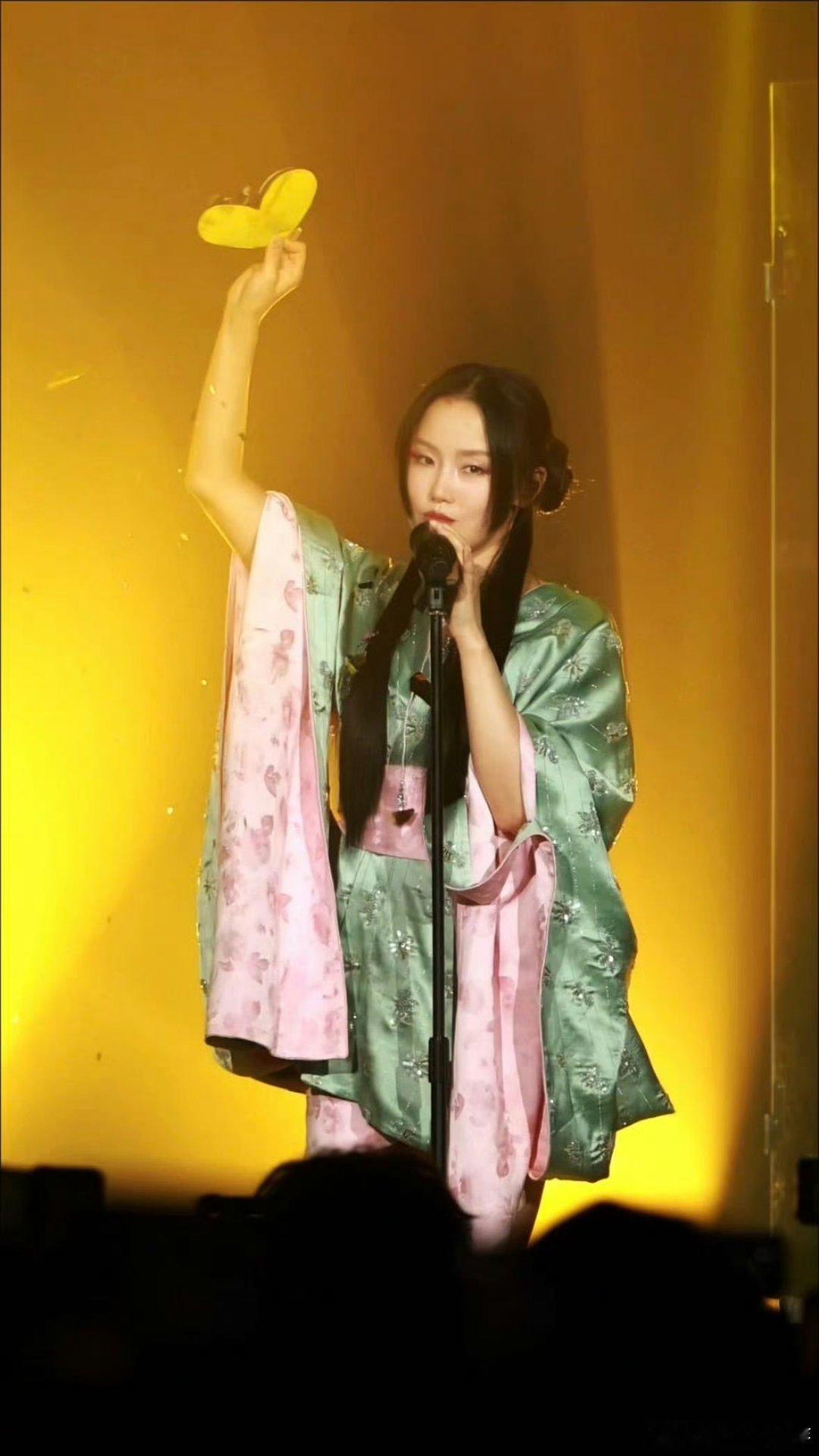 黄龄给我干哪年来了黄龄巡演简直绝绝子！浪姐《一剪梅》名场面再现，还跳了《无价之姐