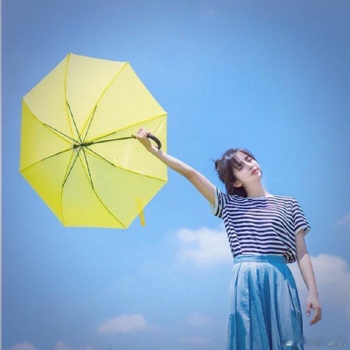 人要有三颗心：对人生积极向上的进取心，对事业和家庭的责任心，对成与败荣与辱的平常