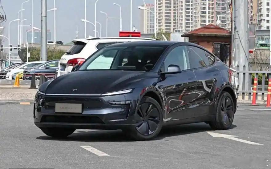 深度剖析：小米YU7对比特斯拉Model Y，谁才是更优之选？一、设计哲学：简约