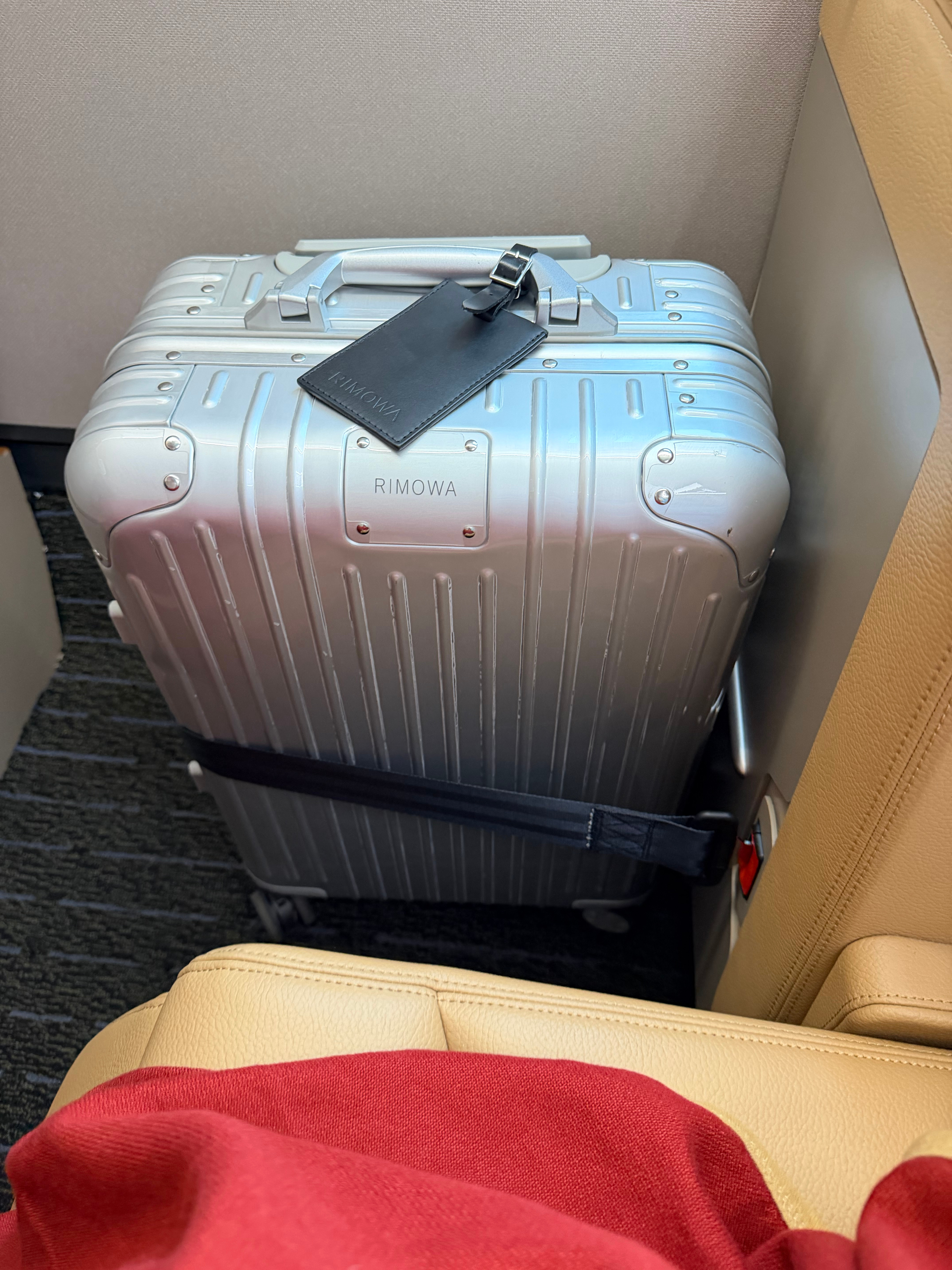 原来我们的高铁也可以这么惬意，难怪飞机的优势，正在被一点点替代。邹总买电车啦