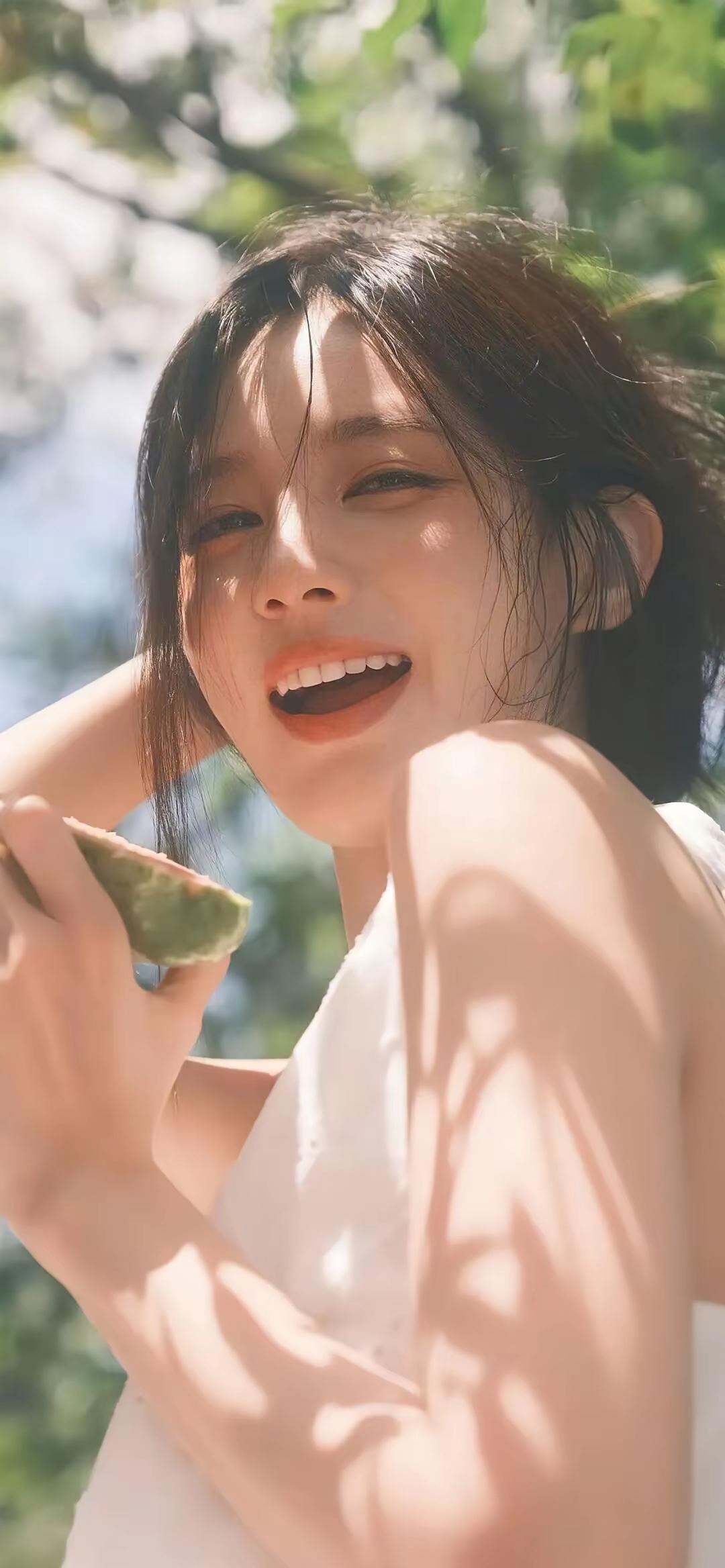 对父母，
只孝顺,不共情。
对配偶，
只共存,不求爱。
对子女，
只养育,不期待