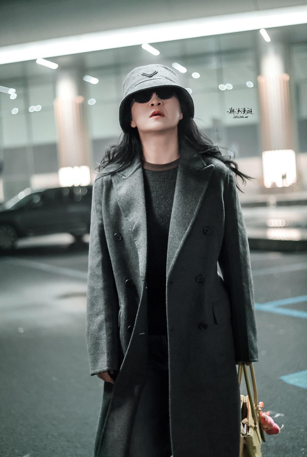 贾玲好瘦啊 贾玲在米兰的时装周上真的是尽显风采，她的每一套造型都充满了高级感，这