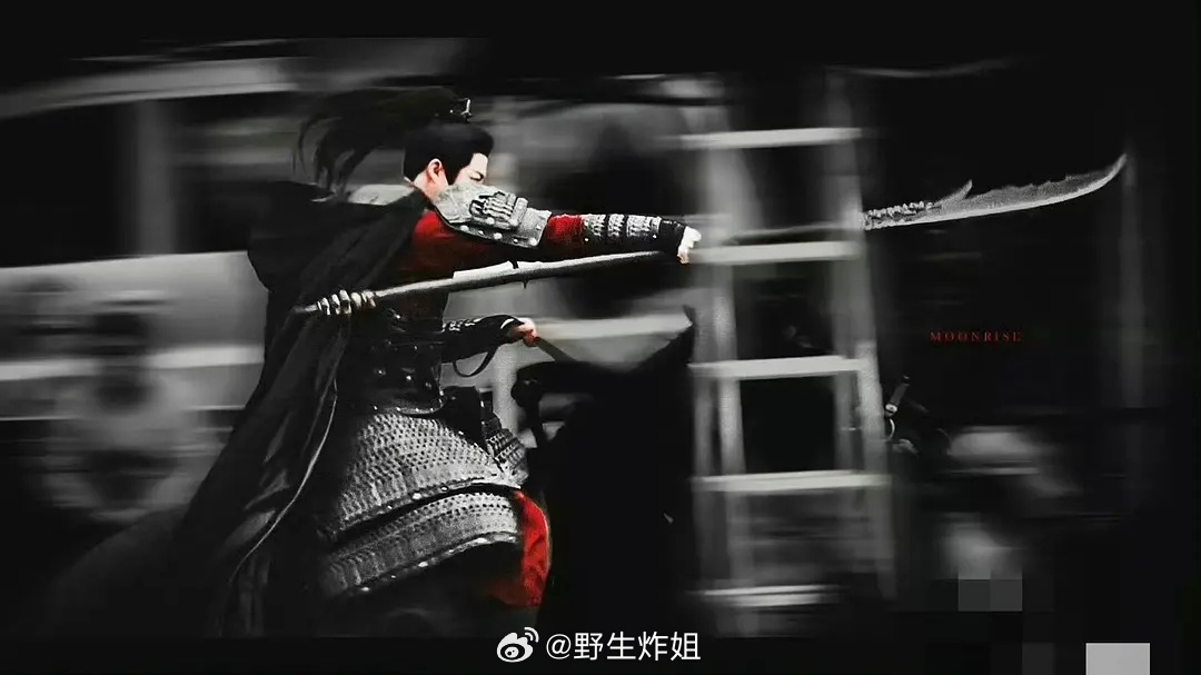 才知道刘宇宁《折腰》里用的刀都有1米75长 
