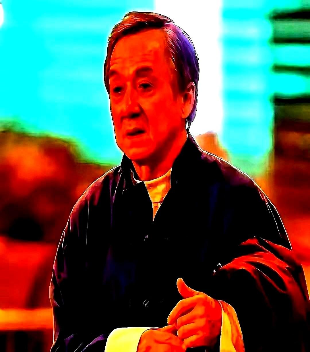 你说逗不逗，一个打了一辈子的男人，71岁有30亿，叫孩子吃饭都做不到。

他以为