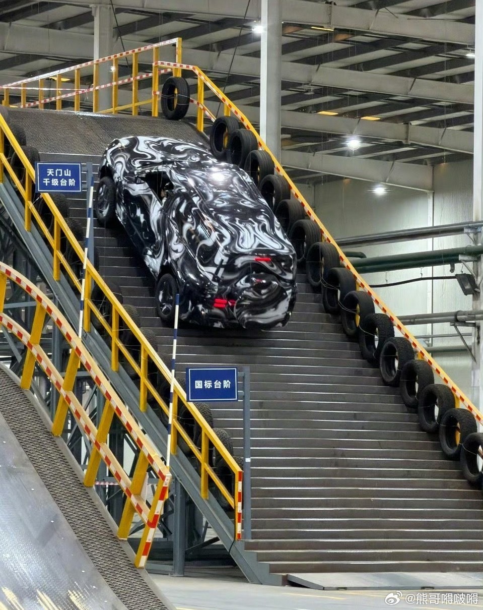 比亚迪把天门山天梯搬进了厂房近日，“比亚迪把天门山天梯搬进厂房”的话题引发热议，