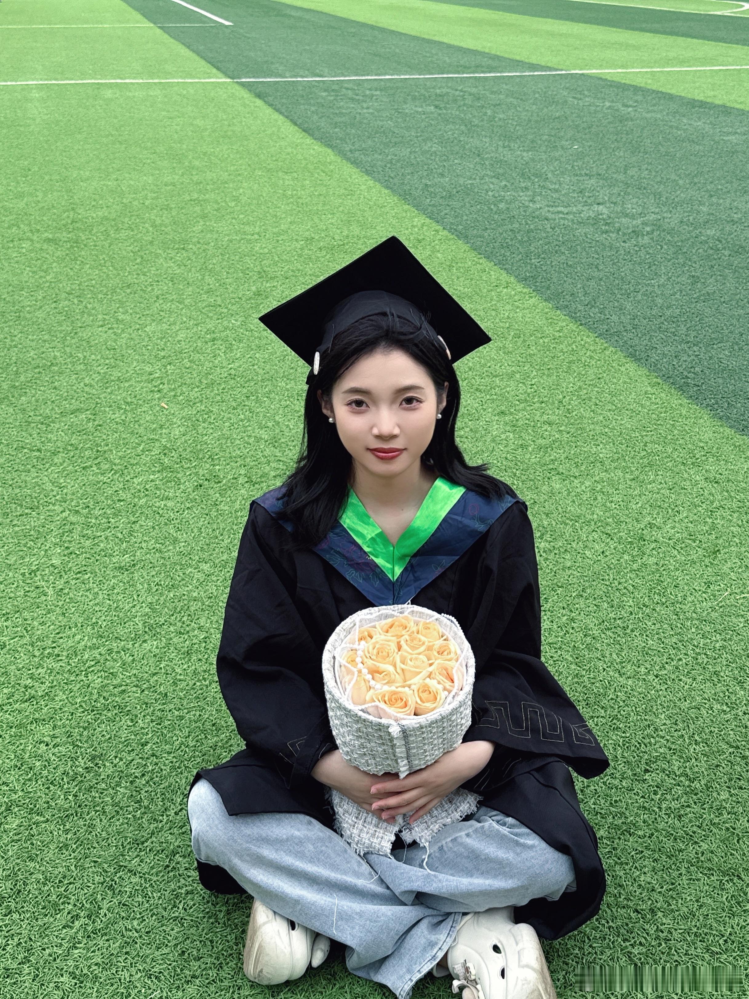 【就在这个盛夏说再见吧】里则林说：“毕业是千万个夏天的故事，千万个人，千万个不同