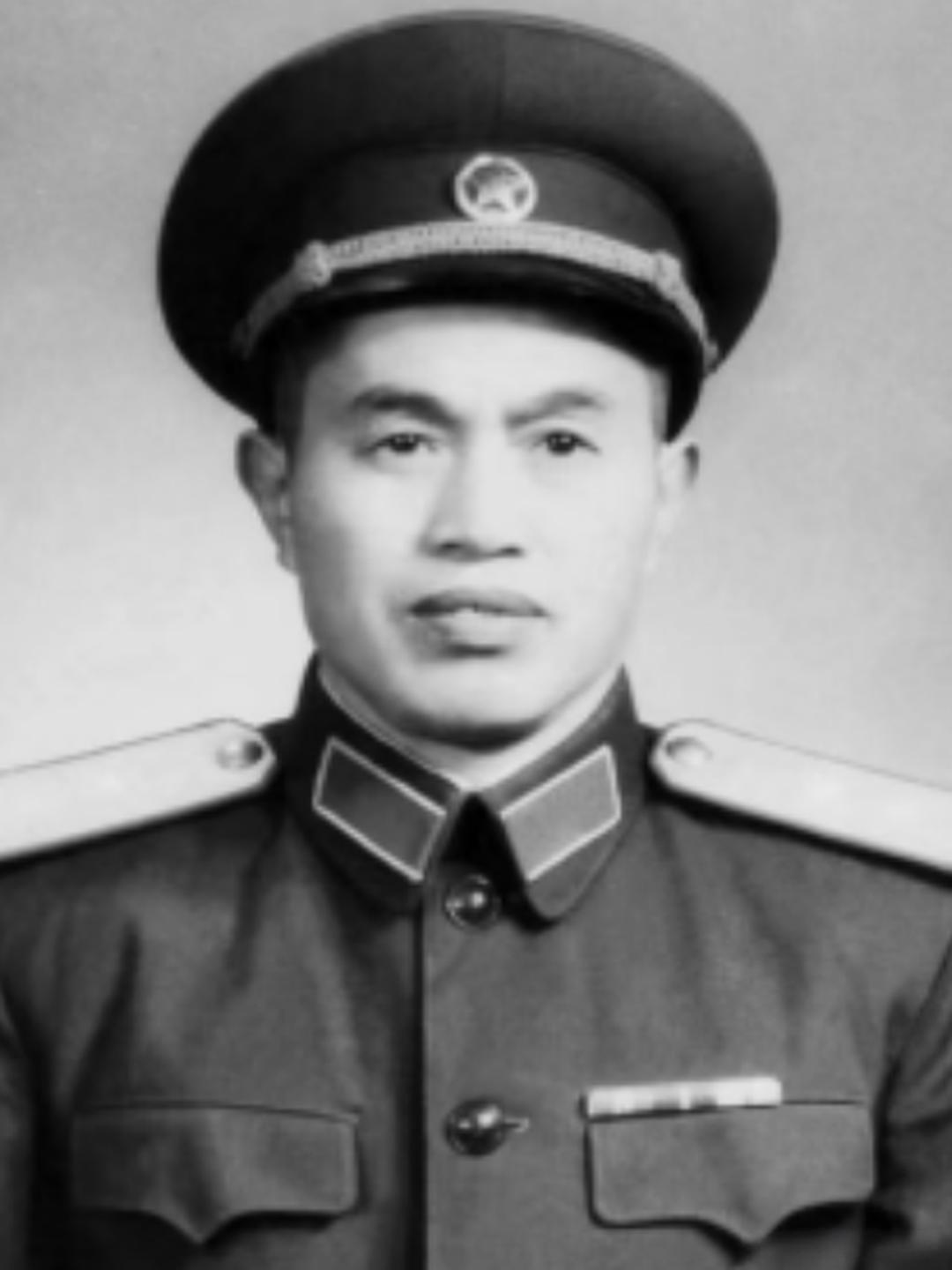 1969年，皮定均将军去甘肃农村视察，一群妇女不穿裤子，用破被子遮挡下身，地委书