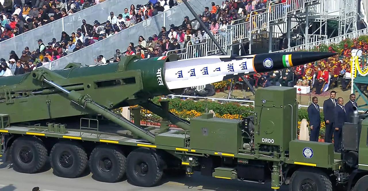 印度于新德里举行的第77个共和国日阅兵中，首次公开展示了其号称自主研发的首款远程