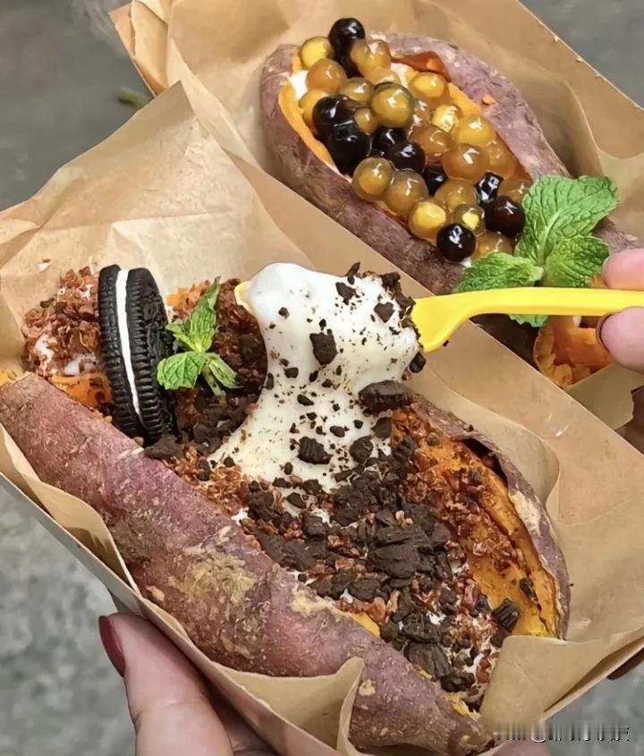 请问北方的朋友，你们那边的烤地瓜真的是这样的吗？
事情是这样，一位江苏的网友晒出