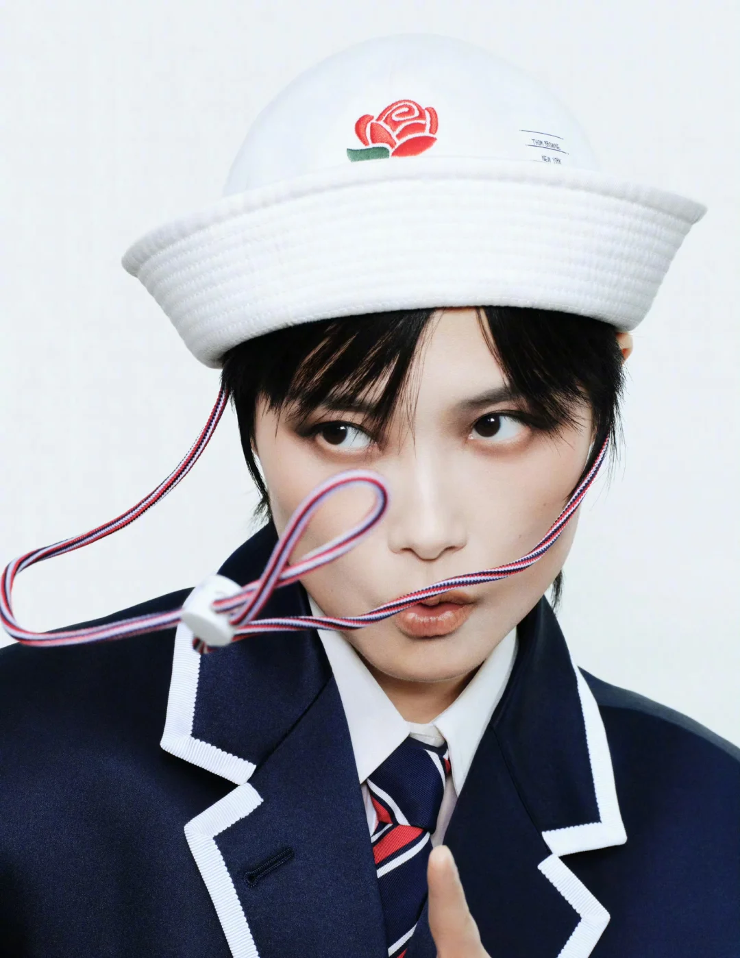 李宇春 皇后与梦想巡演造型：Thom Browne