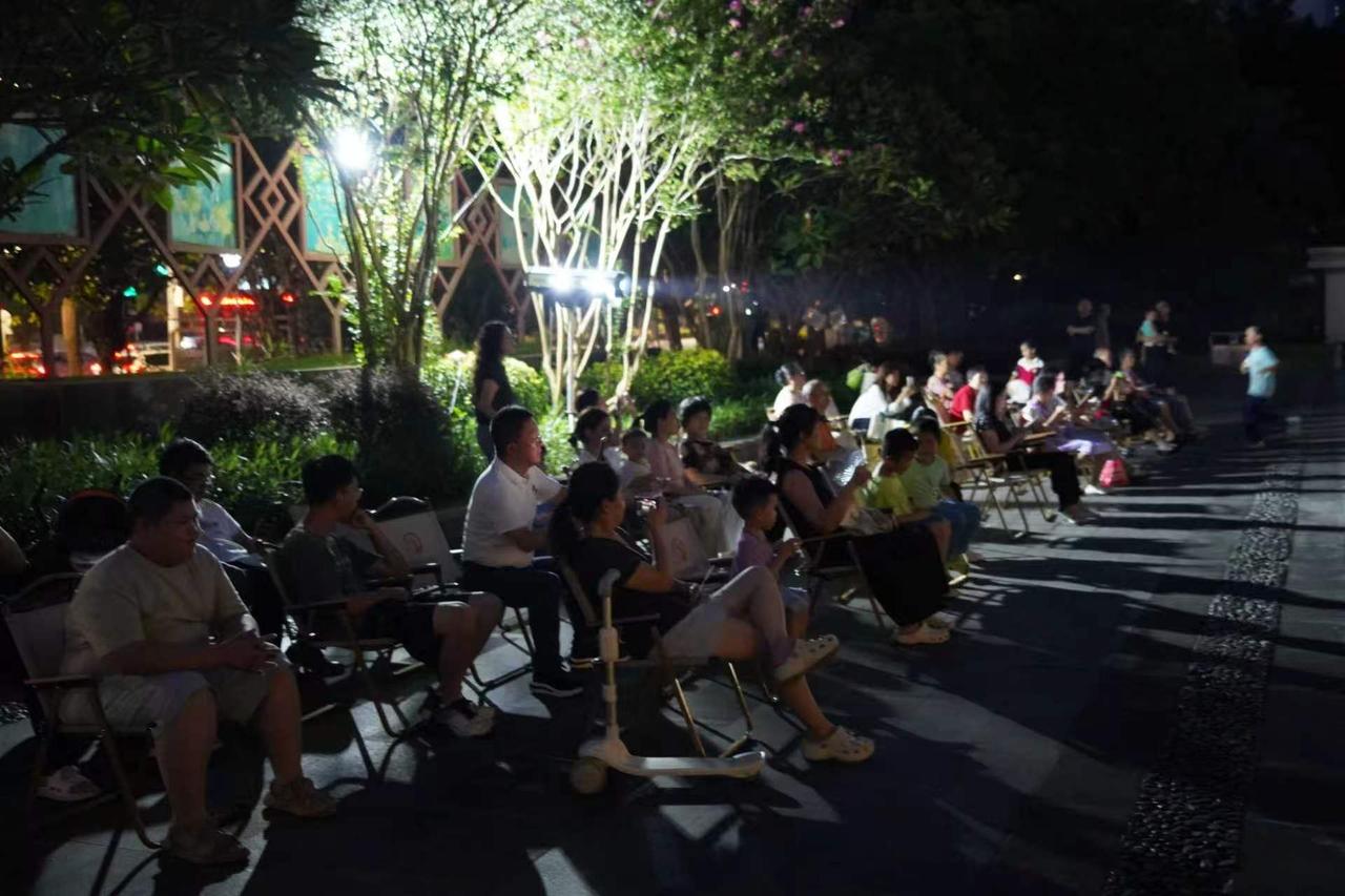 盛夏唱响清远！“我在文化馆过暑假”广场大家唱来了！市中心耀眼露天舞台，不限行业、