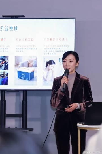 岁末年初，情绪整理时！花西子女性守护热线在杭州西湖隐园举办公益沙龙，以“向下扎根