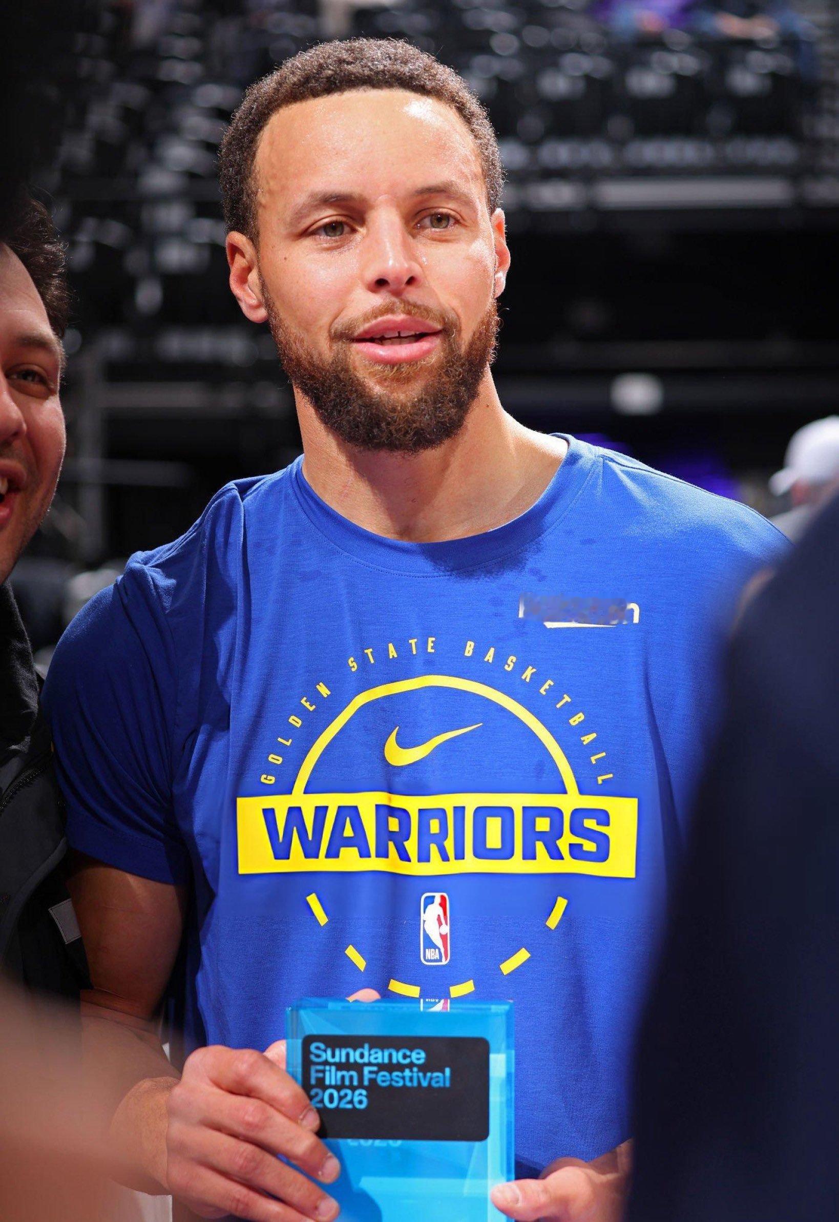 现在，你可以把“屡获殊荣的电影导演”这一头衔添加到斯蒂芬的简历中了。《史上最厉害