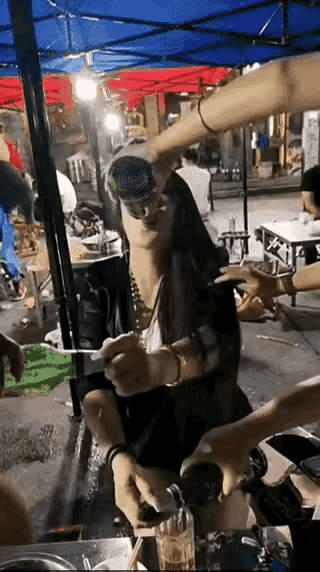 小姐姐，一看就是经常做这个事情的。