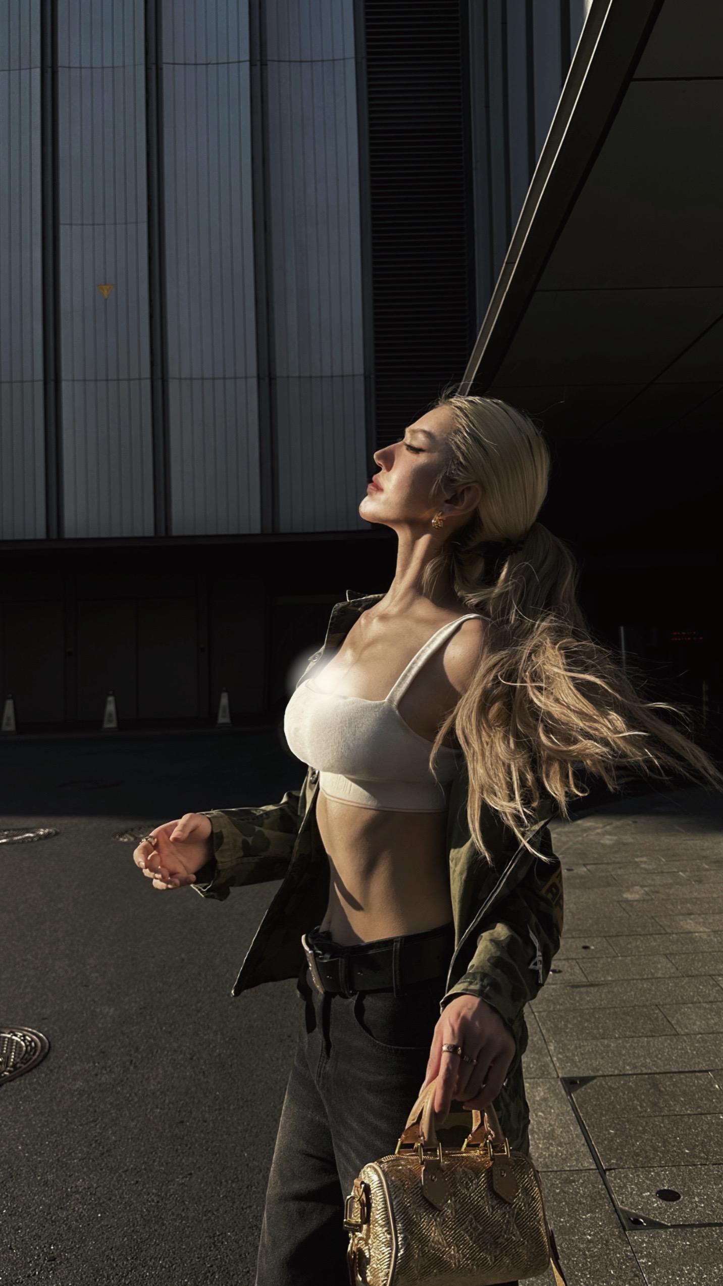 什么都是远的 只有照在身上的阳光是近的。