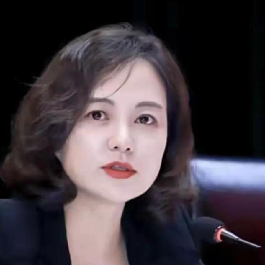 人心不足蛇吞象！茅台最美董秘落马，年薪80万仍不知足

48岁的蒋焰，法学硕士，