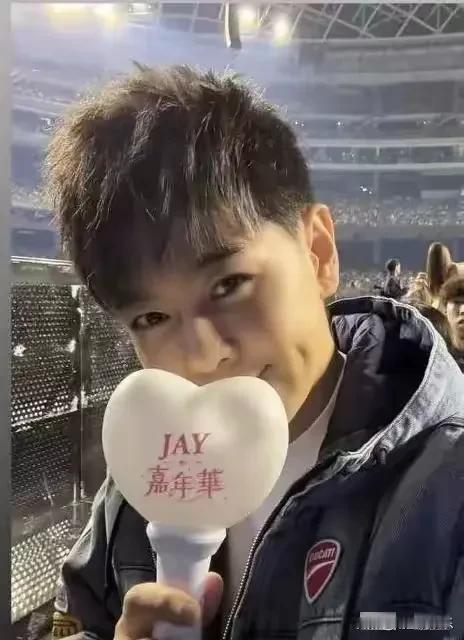 林志颖的脸，太神奇了吧！
这是又又又回春了吧？
郭德纲又得哭晕在厕所了[大笑]