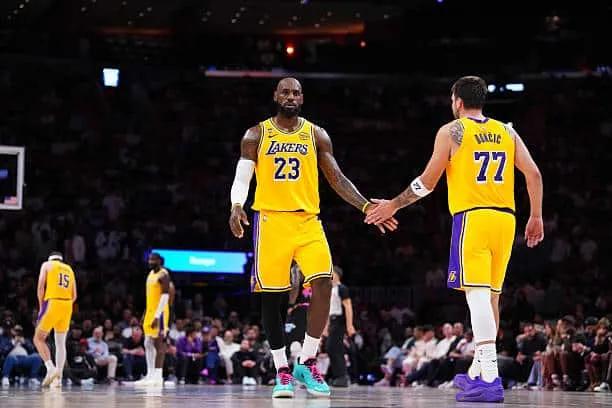 前二基本就是雷霆马刺

湖人，火箭，掘金，森林狼，根据赛程对手来看，火箭最轻松，