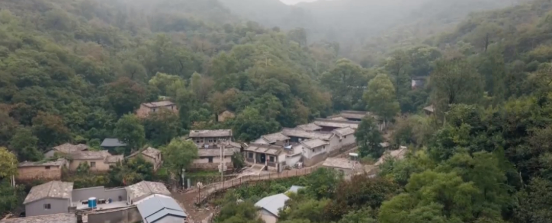 北京落日许我耀眼电视剧《许我耀眼》在各大视频平台热播，我就说剧里面姥姥的村子很眼