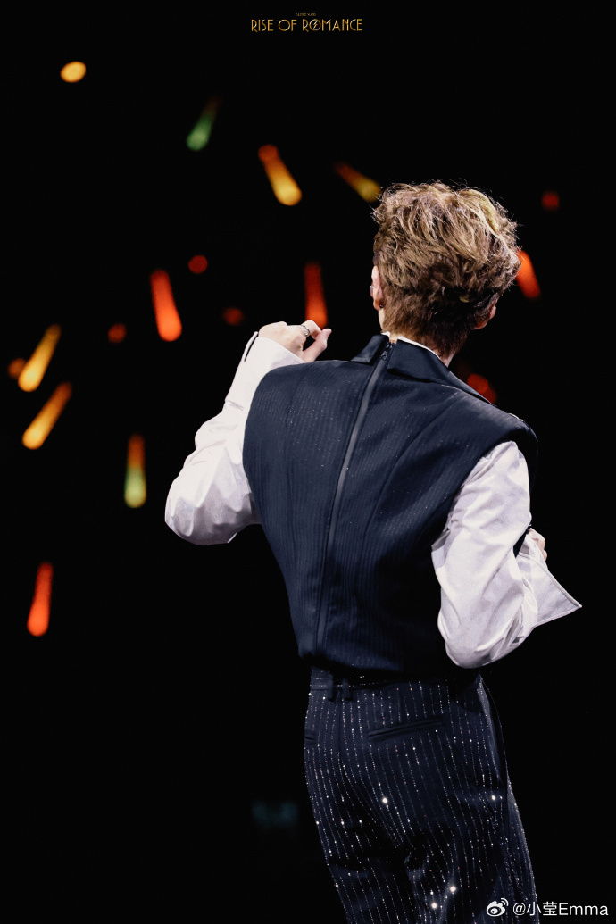 汪苏泷墨尔本今晚继续见奔赴一场没有终点的浪漫，续写一段属于我们的音乐故事。墨尔本