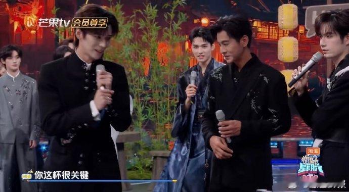 龚俊吃瓜吃到自己身上你好星期六龚俊[超话]喜欢龚俊在《你好星期六》的松弛感！吃瓜