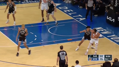 布伦森的一些背身脚步技术动作分享。布伦森 脚踝终结者训练营