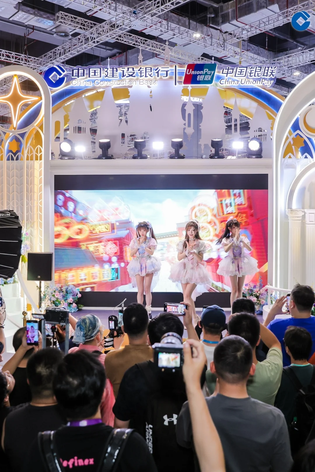 全网捞这个bw在建行展台跳舞的小姐姐！