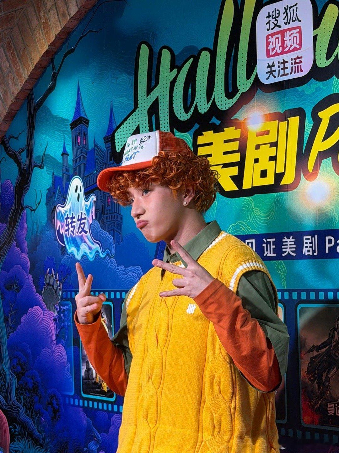 十个勤天谁来管管王一珩啊王一珩cos精灵旅社丹尼斯 这个王一珩怎么这么可爱呀，一