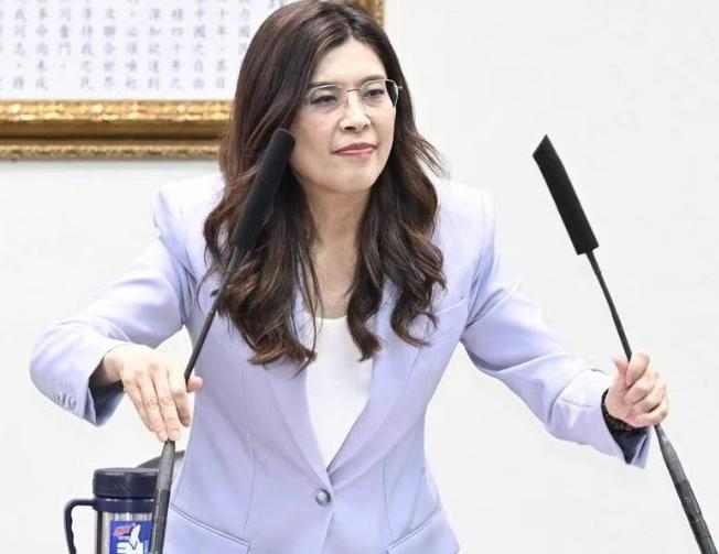 59比0！台湾立法机构通过7800亿特别防务预算案，卢秀燕、韩国瑜劝说郑丽文妥协