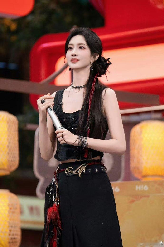 孟子义擦完你的擦你的刚看运水环节，孟子义也太暖心了！队友们一湿，她立马拿着毛巾擦