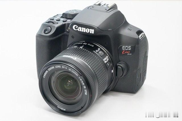 佳能入门单反  Kiss X10i（EOS 300D？）