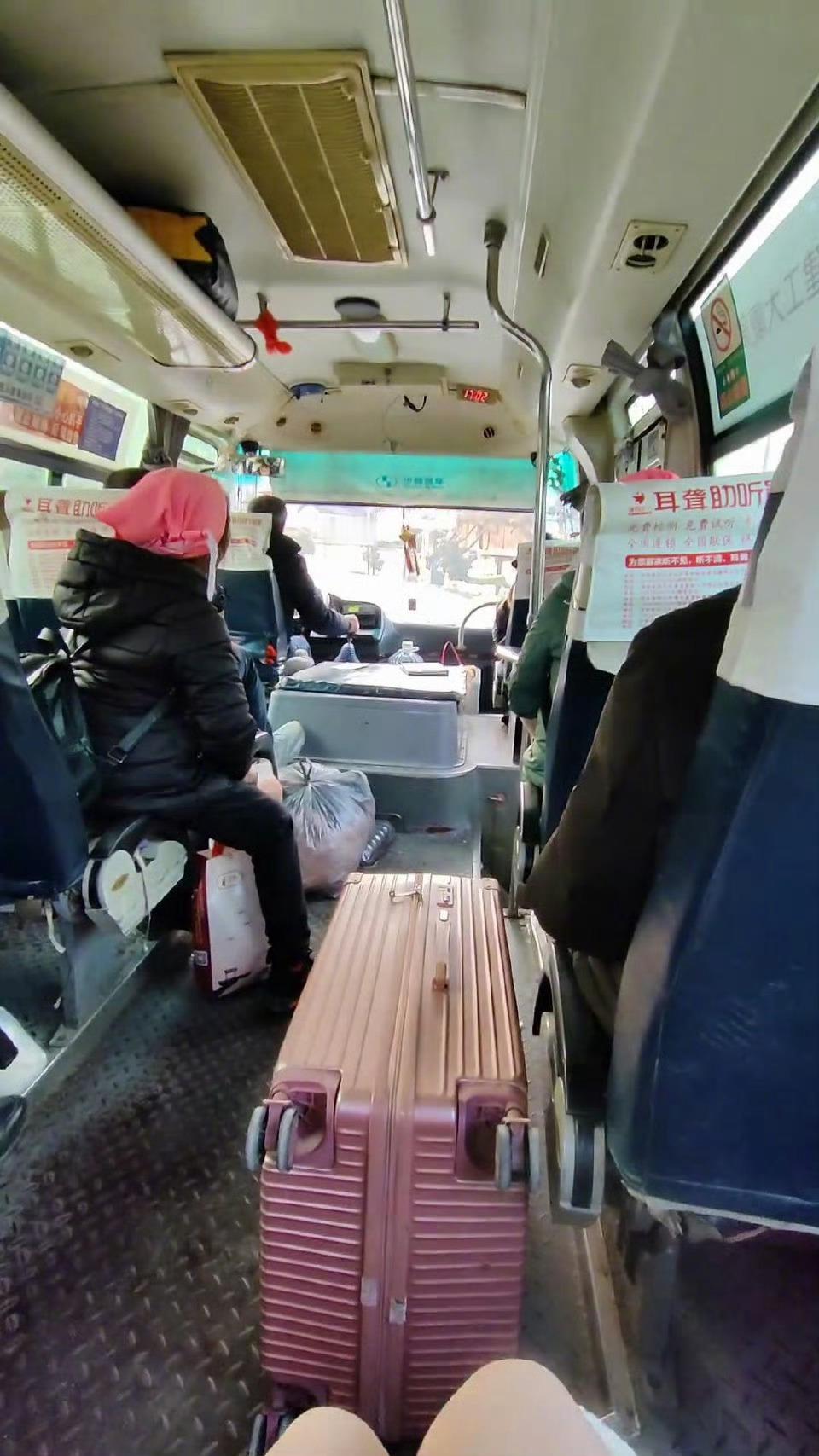 坐上这车说明离家不远了这种车现在农村还有吗？我高中时候去县城读书就坐这种车正好是