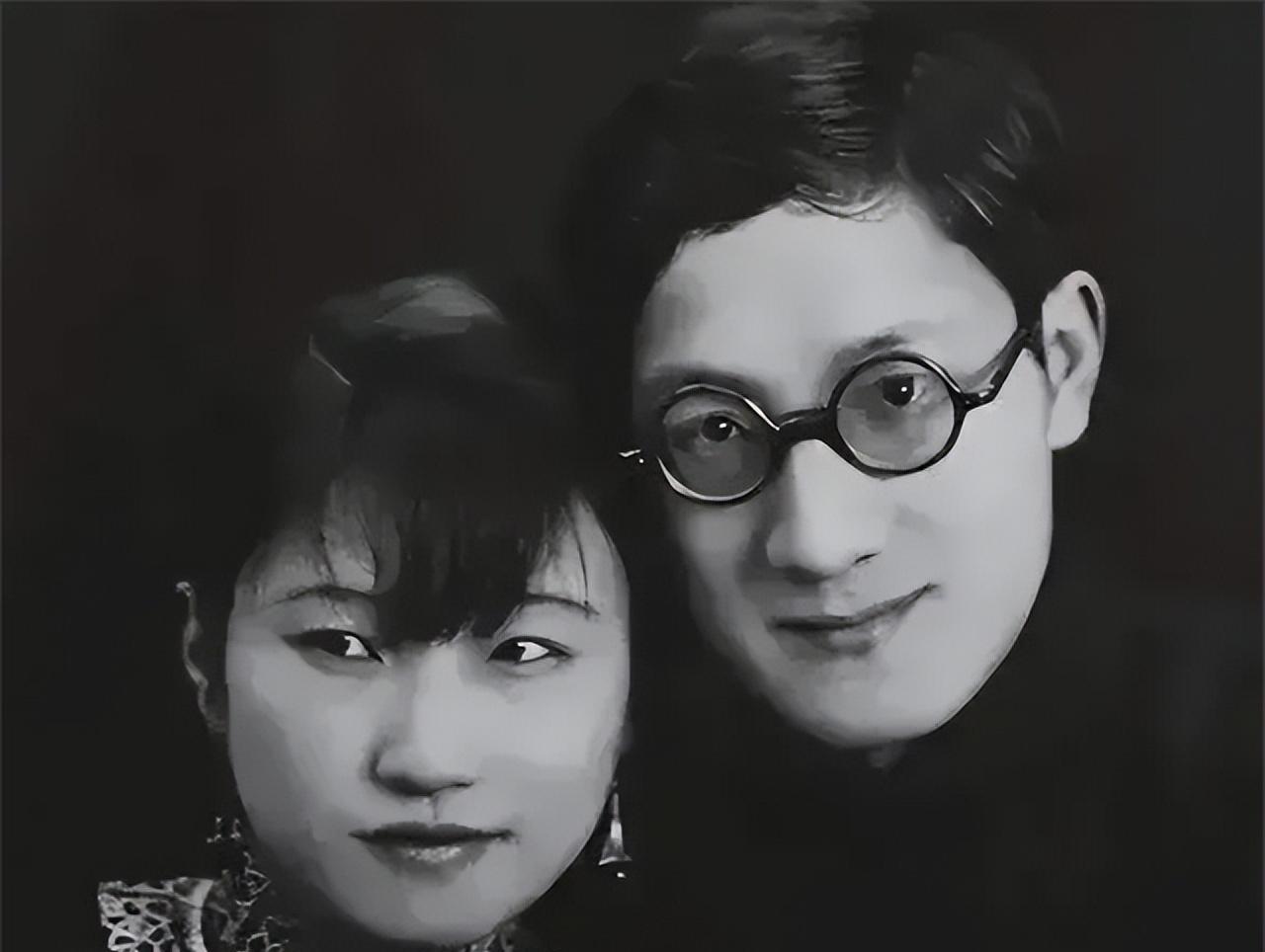 1932年，在徐志摩的葬礼上，陆小曼坚持要将徐志摩的寿衣换成西装。有人小声告诉她
