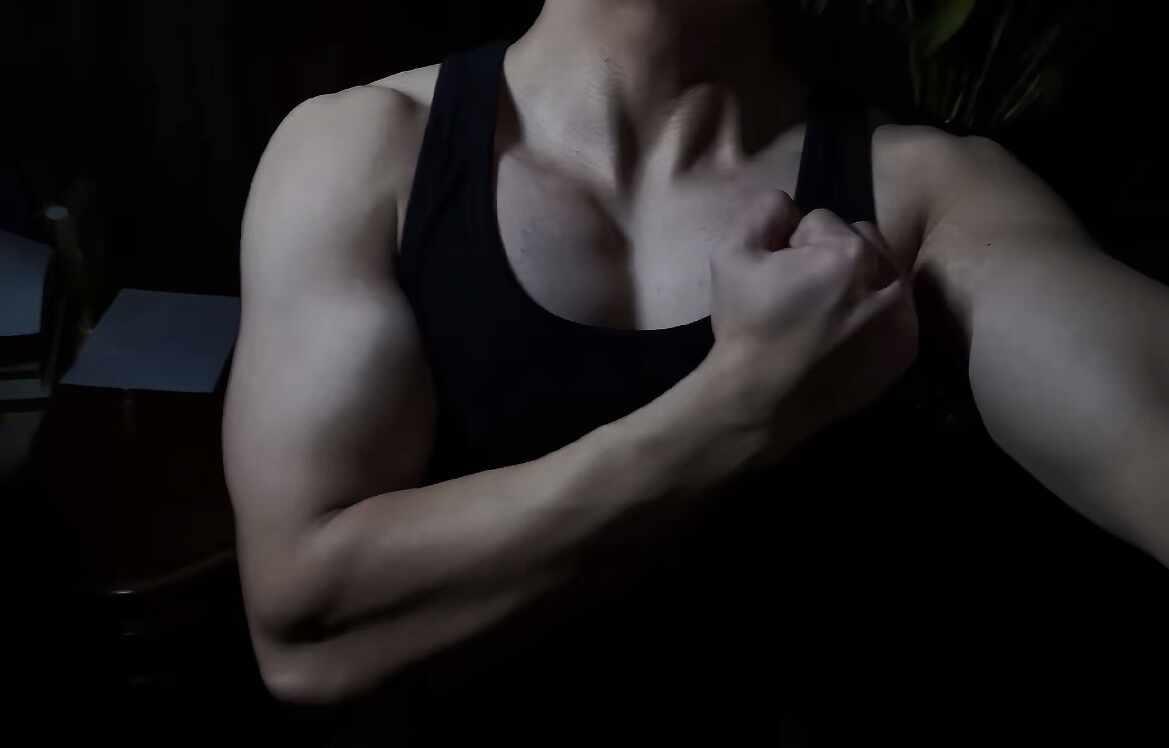 微胖女生喜欢啥样的？
恋爱 微胖女生 胸肌男