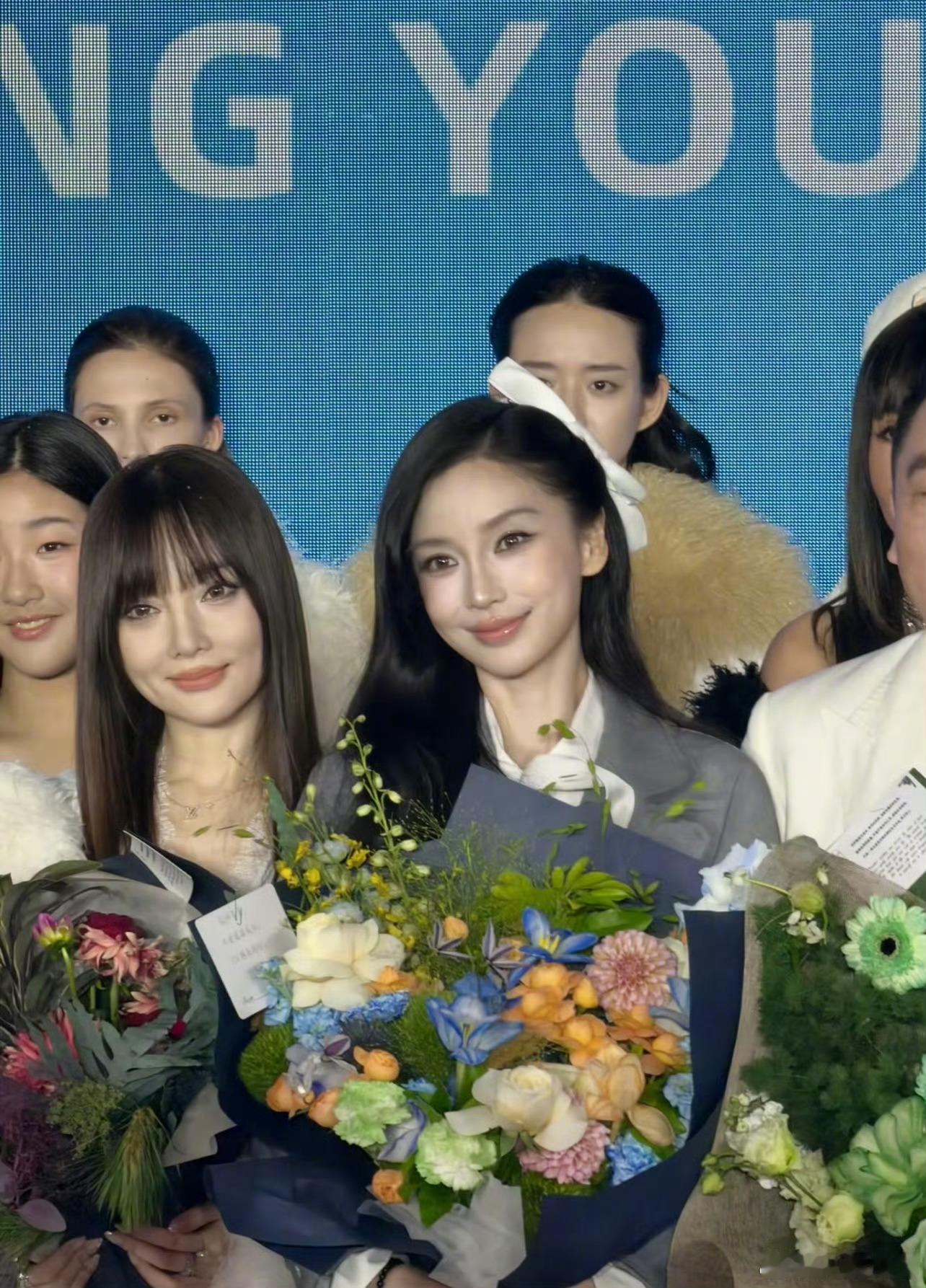 Angelababy看秀仪态Angelababy李小璐14年后再同框时隔14年，