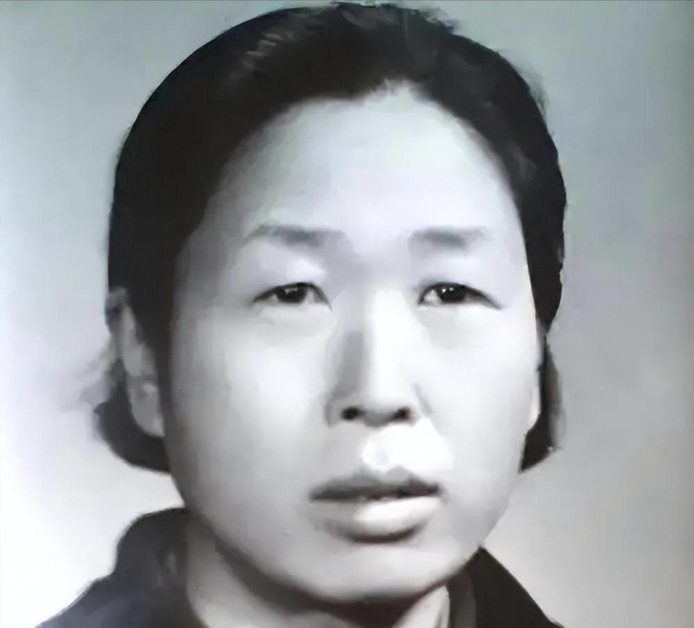 从副部长到普通工人，高淑兰坦然回归平凡岗位
 
1977年底，原中组部副部长高淑