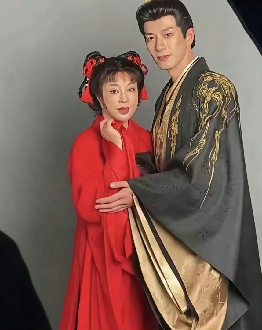 刘晓庆说这个时代基本没有赶上我75岁还能这么拼，5天背80集台词，这精力比年轻人