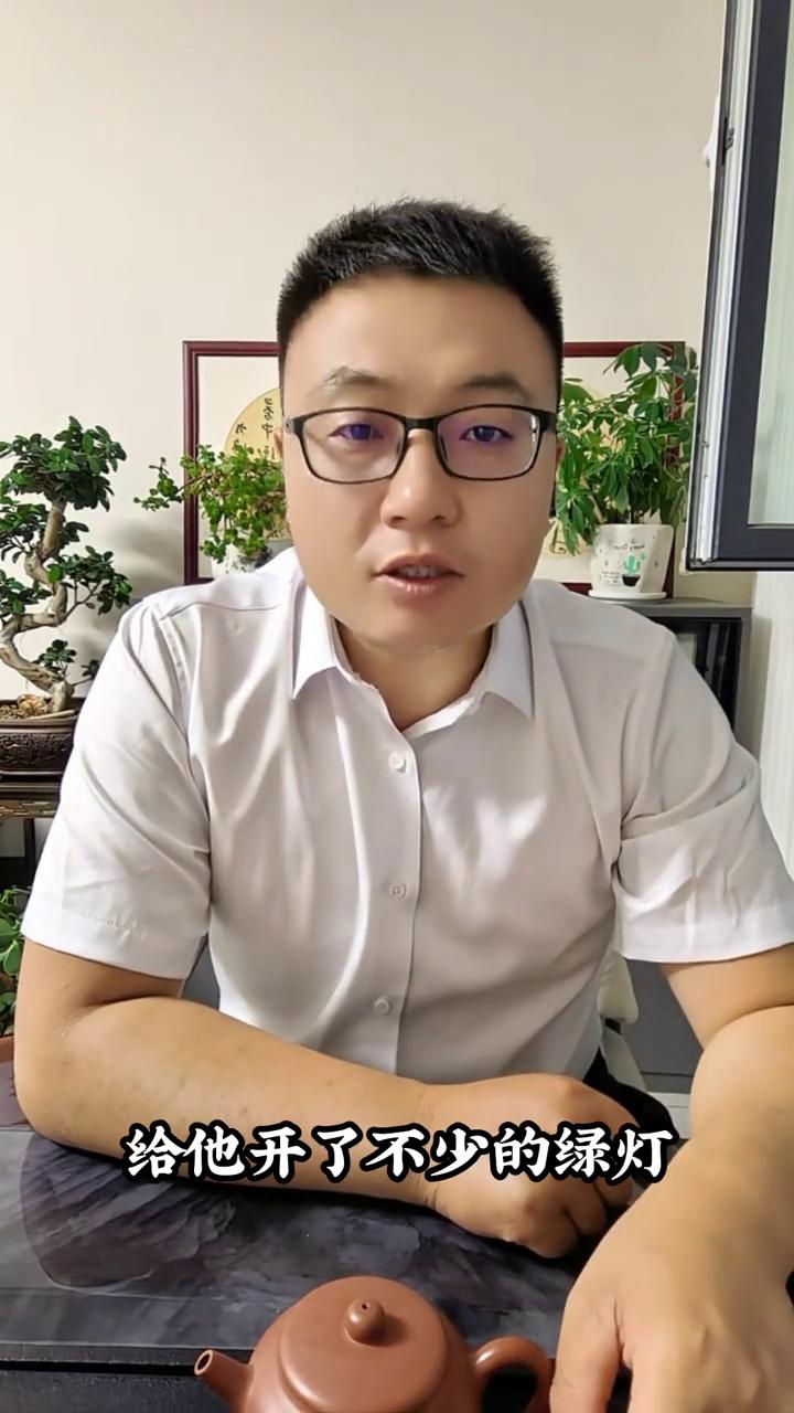 你有一个好儿子，别总替他操心。你的儿子比你想象的更加的优秀，有人悄悄地给他开了不