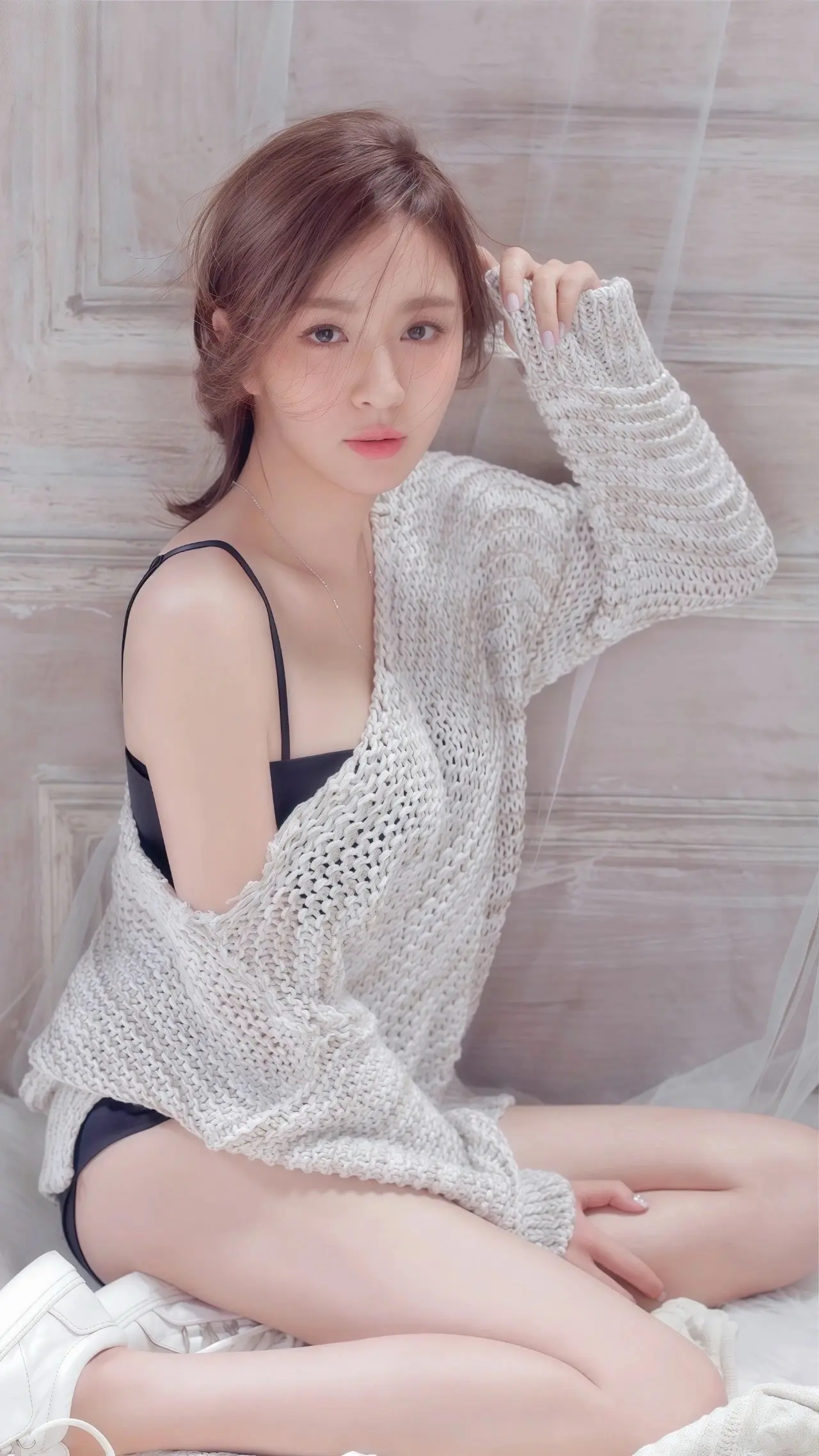 王晓晨  香肩美腿  明艳动人