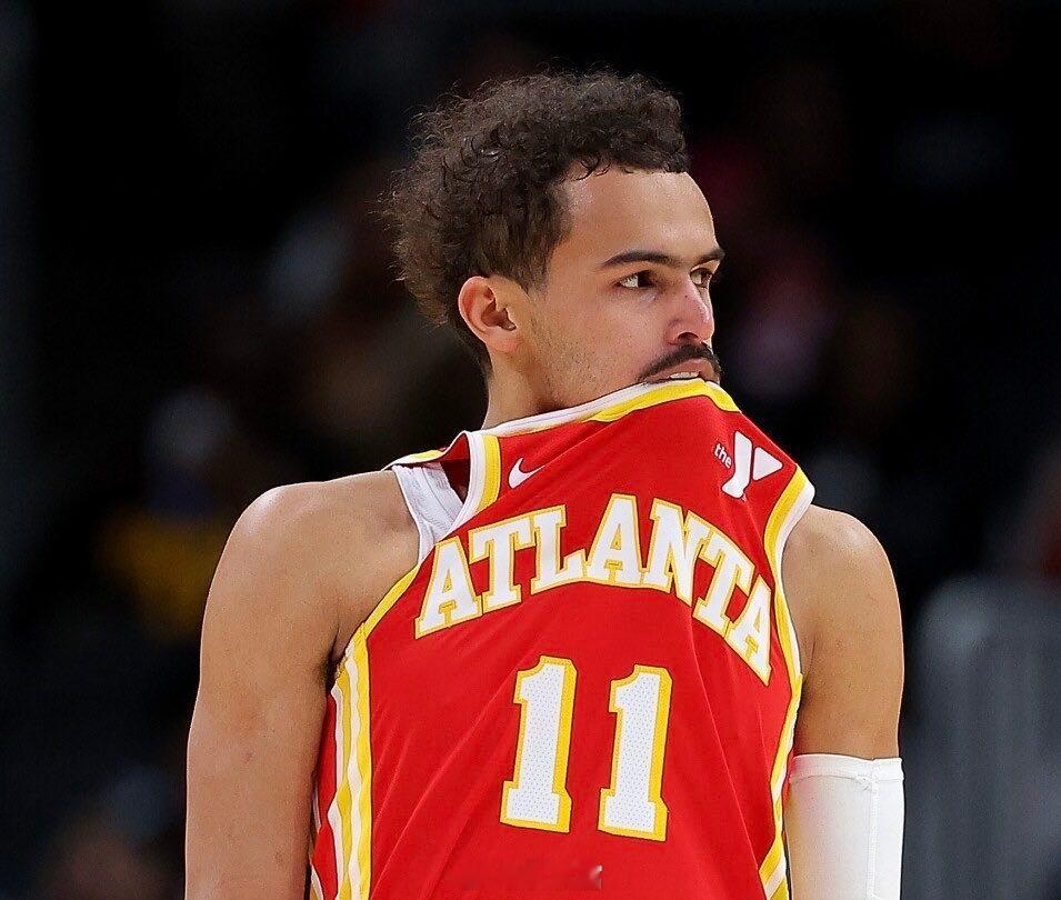 老鹰宣布特雷·杨右膝内侧副韧带扭伤恢复顺利，将在两周后再次评估。 