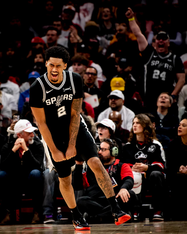 晚安马刺 人生没有白走的路，它会以惊艳的转折，回应长久的坚持。晚安刺蜜明天见晚安