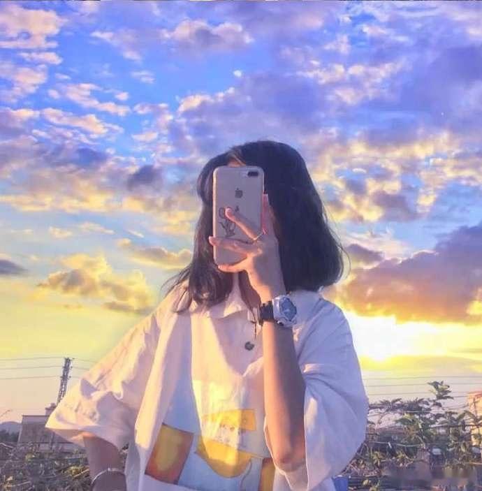 基本上每个人都很珍惜自己的手机，但很少人会去珍惜自己身边的人。生活手记