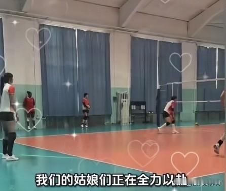 天津女排外援到位，来自多米尼加女排副攻手小马丁内兹，还有巴西女排的主攻手娜塔莉娅