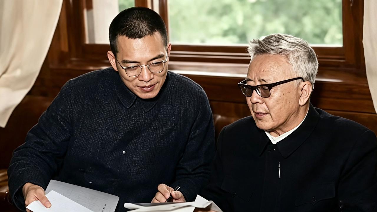 这是中国两位数学家、两位中国科学院院士在研究探讨学术问题。
        他们