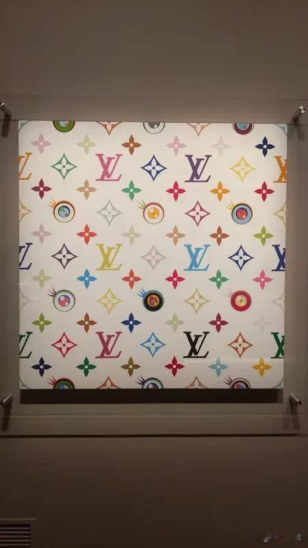 LV的商标维权是否太过霸道？确实值得好好探讨一番。近五年，LV在华发起超1600