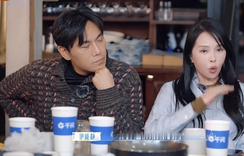 秦昊拍戏赚钱帮伊能静姐姐还债。
伊能静：“我老公直接跟我说还了吧，拍的戏的钱，全