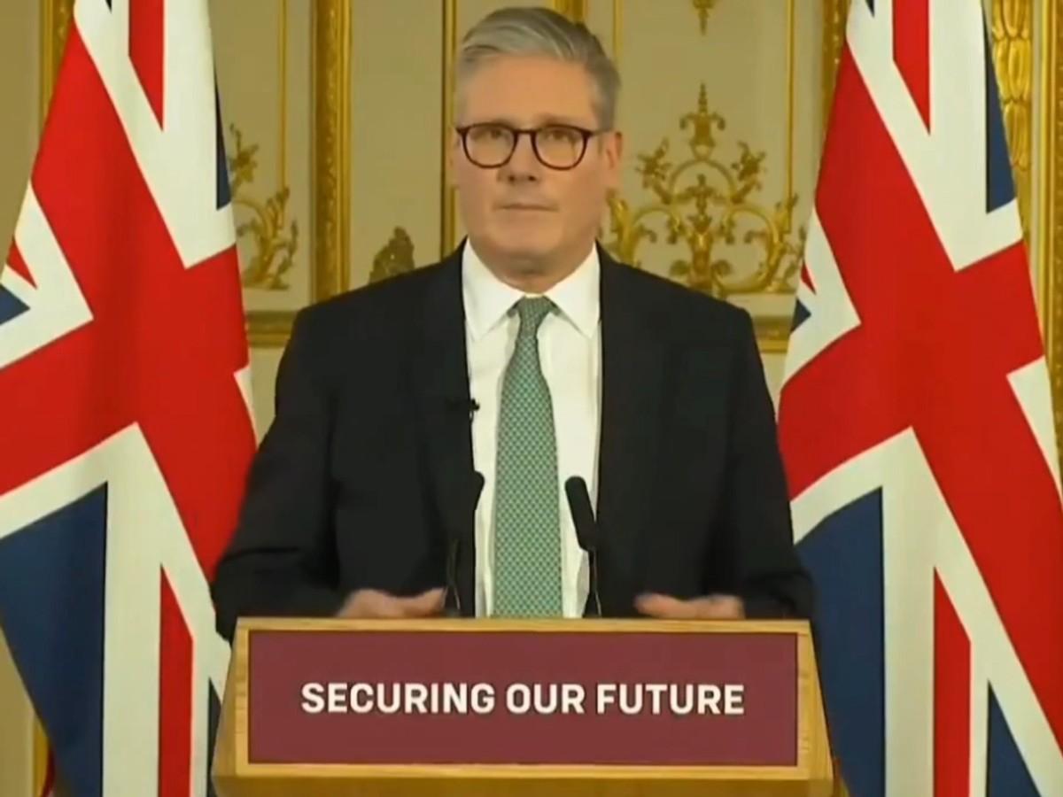 英国首相斯塔默相终于当着全世界的面，把那句心里话给说出来了。他说，中国，是世界三