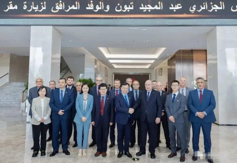 一夜之间，比亚迪从攻擂者成了孤零零的守擂
新能源车的使命是什么?替代燃油车。背后