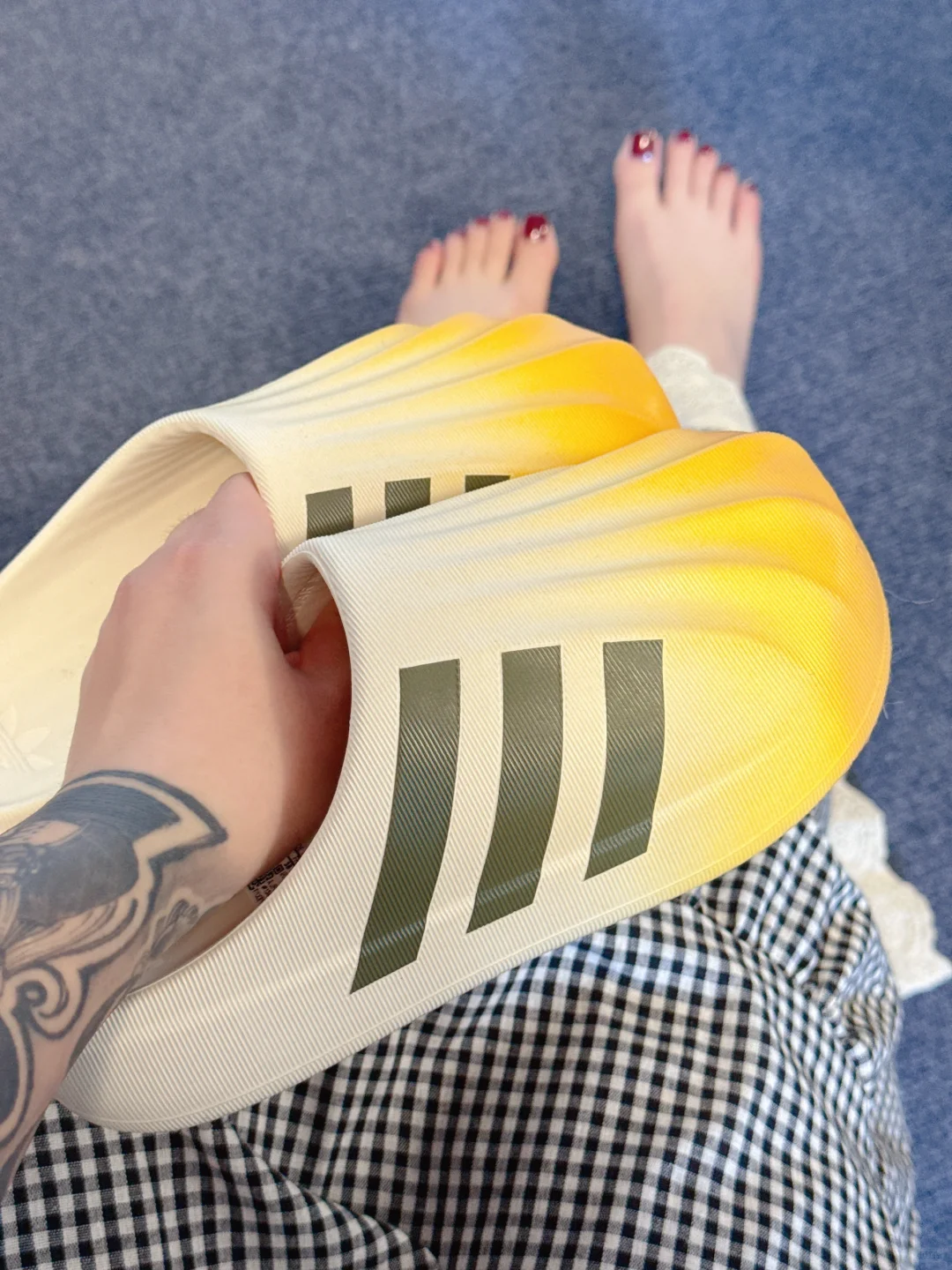 贝壳头半拖遇上格子裙