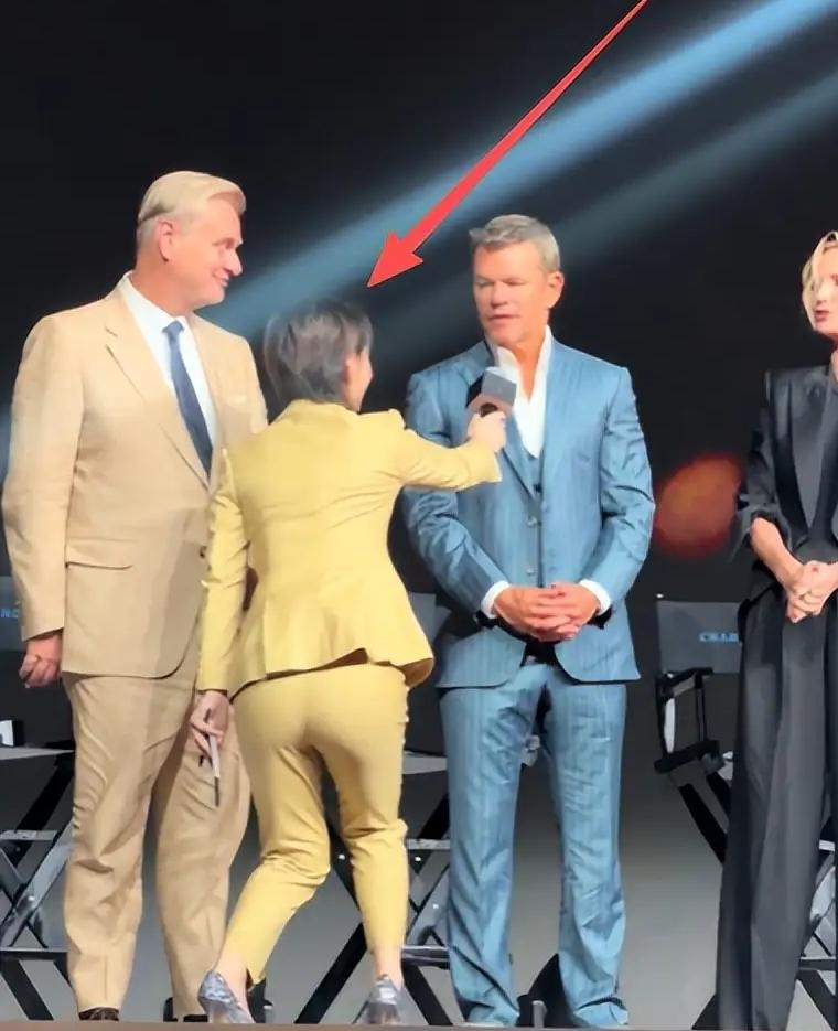 上海广电的陈璇可能没有想到自己会以这种方式出名——卑躬屈膝、崇洋媚外——不过是其